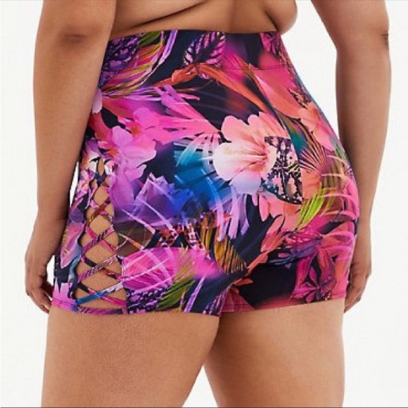 Torrid Falling Leaves tankini with shorts two piece bathing suit set, 1X/0X. - Picture 6 of 14